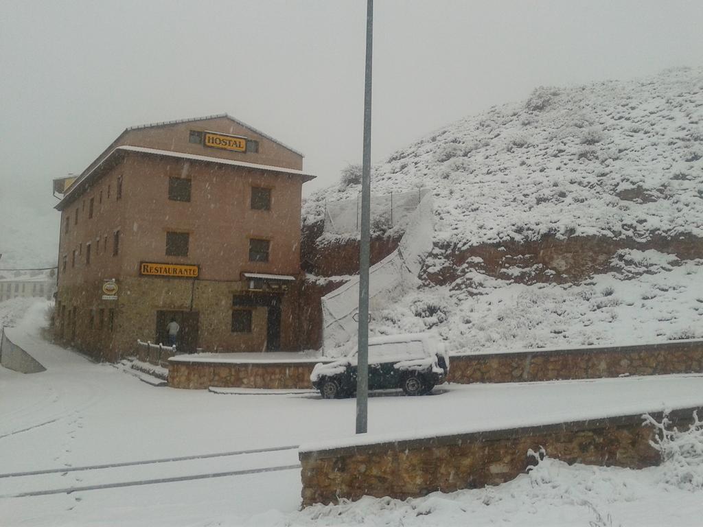 Hostal El Olmo Camarena de la Sierra Exteriör bild